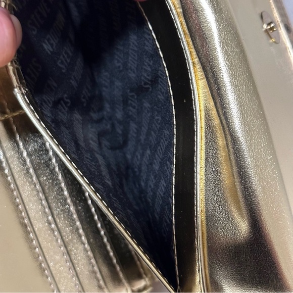 STEVE MADDEN BLUSH WILD FLOWERS DESIGN WALLET - Picture 8 of 15